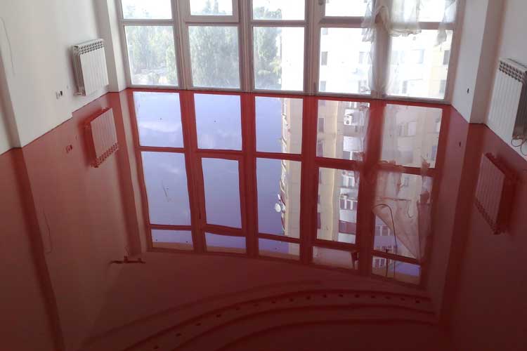 Фото: цветной пол с эпоксидной смолы